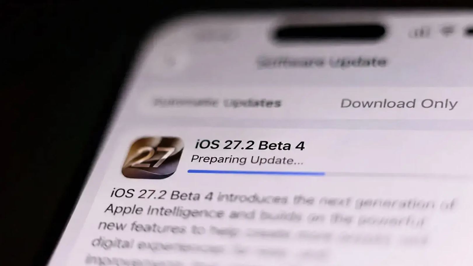 Экран iPhone с загрузкой обновления iOS