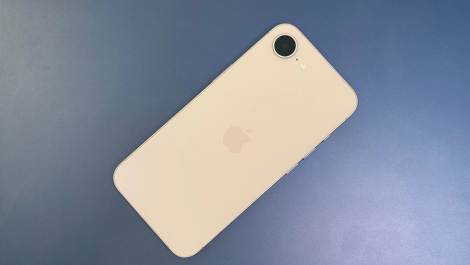 Концепт iPhone 18e с одной задней камерой