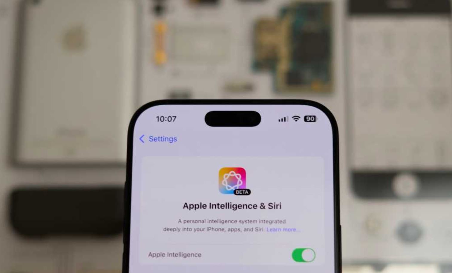 Экран настроек Apple Intelligence и Siri на iPhone