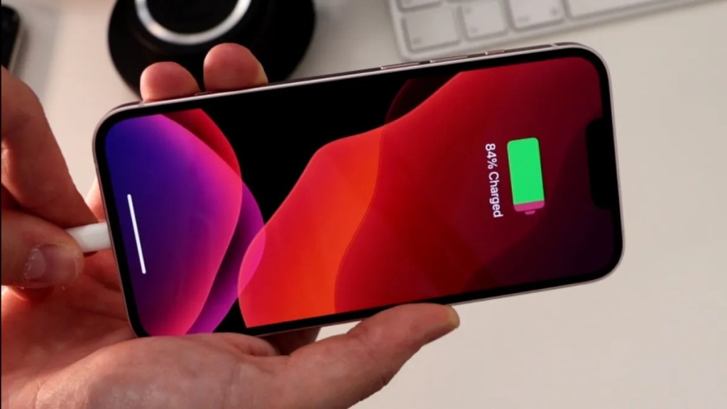 Батарея Айфон 13