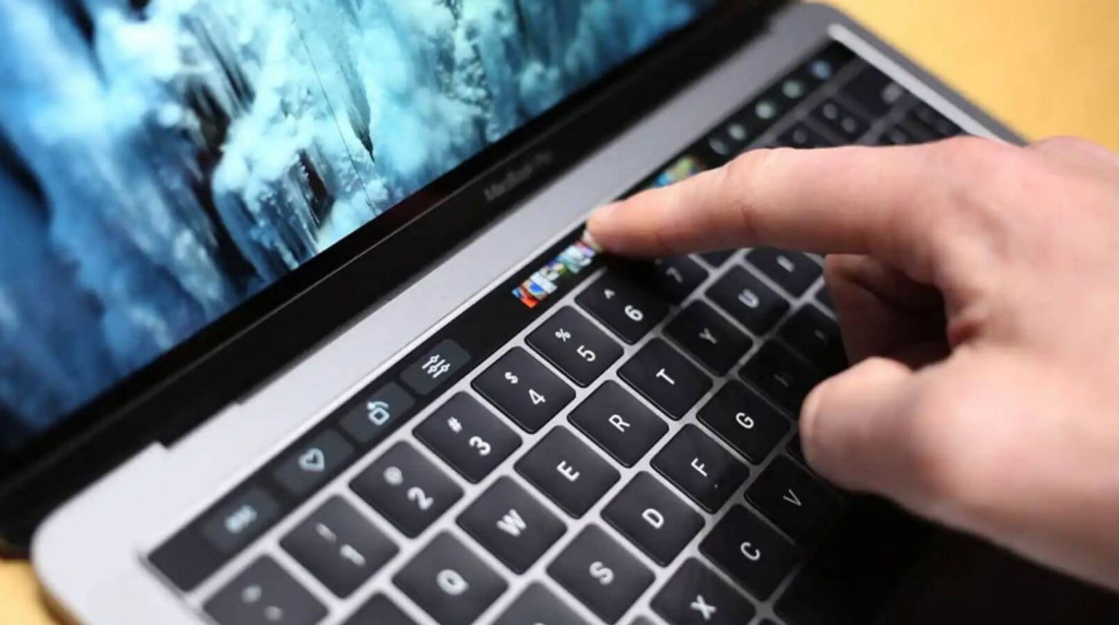 Отдельная история - сенсорный Mac, про который говорят много лет