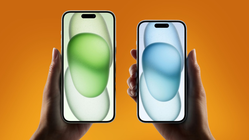 Два iPhone в руках