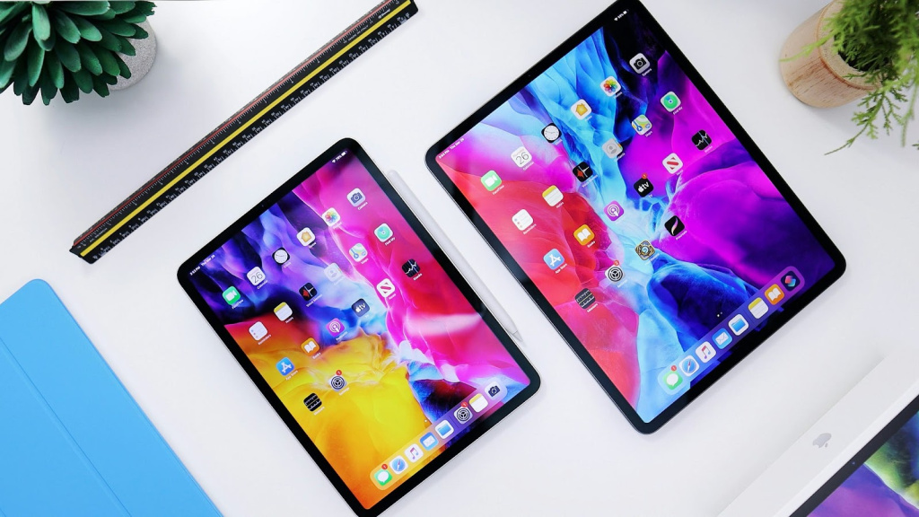 Два iPad на столе